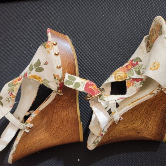 Wedge Spring shoe - Picture 2 of 4